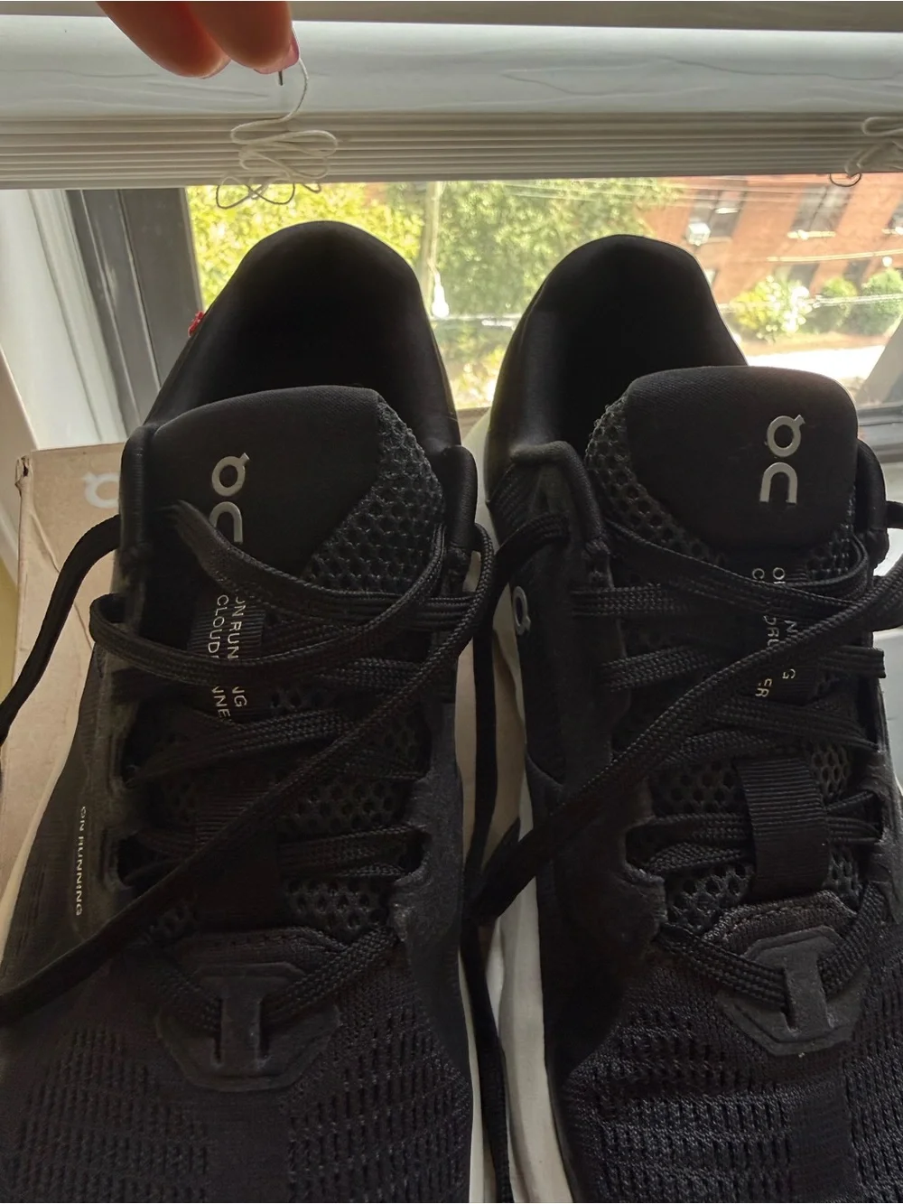 New On Cloud Women’s Black & White Sneakers – Size 7